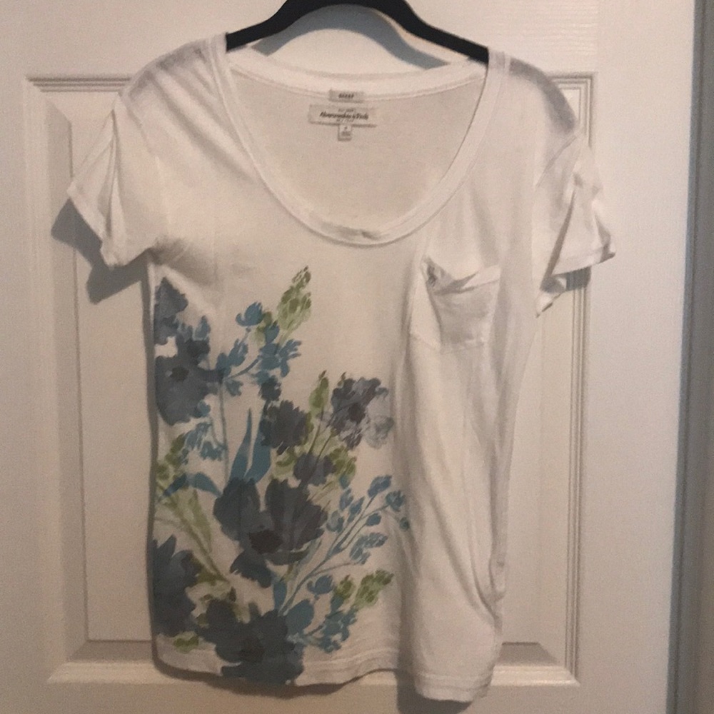 A&F white floral print t shirt